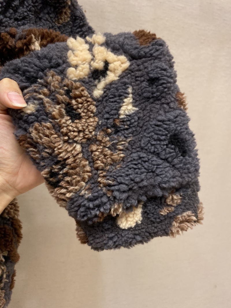 l0vis Vvtt0n outwear